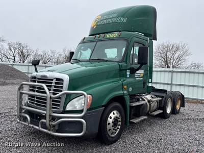 2017 Freightliner Cascadia 125 Semi Truck