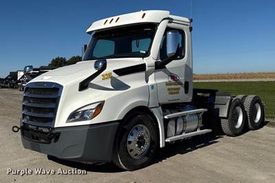2021 Freightliner Cascadia 126 Semi Truck