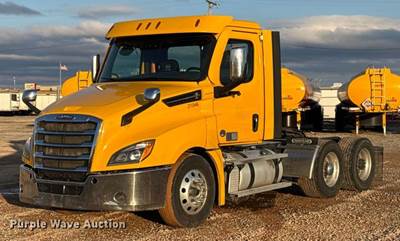 2021 Freightliner Cascadia 126 Semi Truck