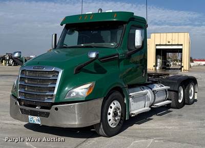 2020 Freightliner Cascadia 126 Semi Truck