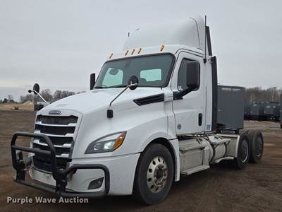 2019 Freightliner Cascadia 126 Semi Truck