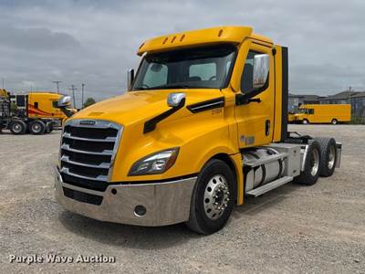 2021 Freightliner Cascadia 126 Semi Truck