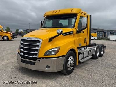 2021 Freightliner Cascadia 126 Semi Truck