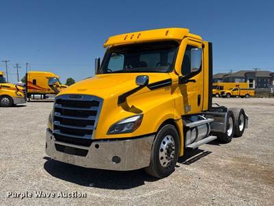 2022 Freightliner Cascadia 126 Semi Truck