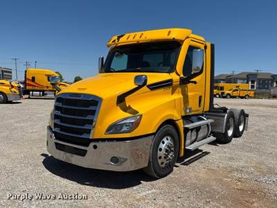 2021 Freightliner Cascadia 126 Semi Truck