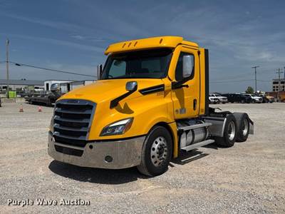2022 Freightliner Cascadia 126 Semi Truck