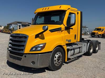 2021 Freightliner Cascadia 126 Semi Truck