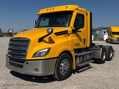 2022 Freightliner Cascadia 126 Semi Truck