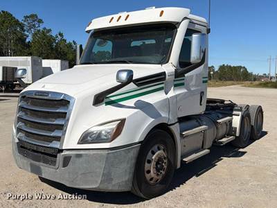 2020 Freightliner Cascadia 126 Semi Truck