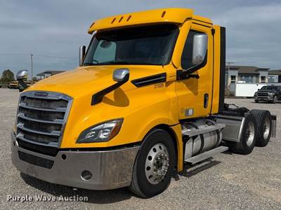 2021 Freightliner Cascadia 126 Semi Truck