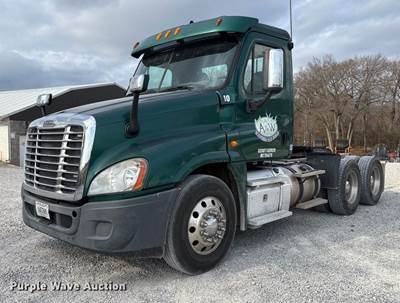 2013 Freightliner Cascadia Semi Truck