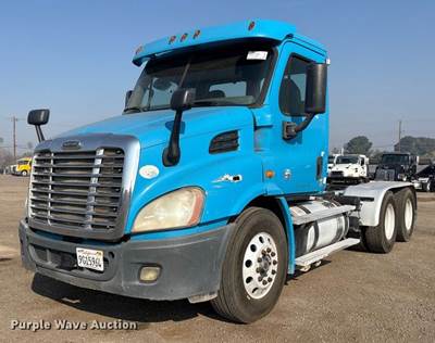 2014 Freightliner Cascadia Semi Truck