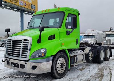 2014 Freightliner Cascadia Semi Truck