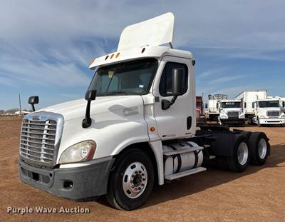 2011 Freightliner Cascadia Semi Truck