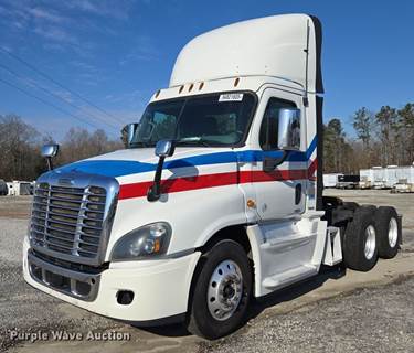 2017 Freightliner Cascadia Semi Truck