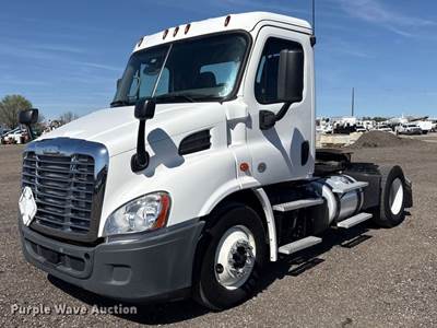 2016 Freightliner Cascadia Semi Truck