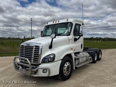 2017 Freightliner Cascadia Semi Truck
