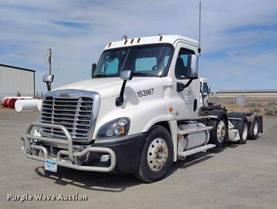 2015 Freightliner Cascadia Semi Truck