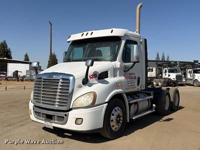 2013 Freightliner Cascadia Semi Truck