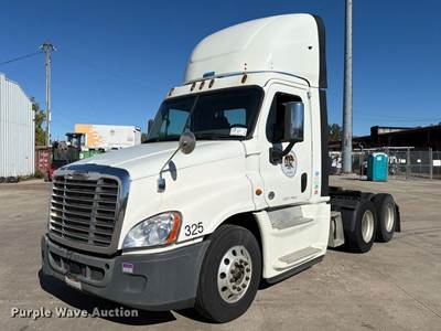 2014 Freightliner Cascadia Semi Truck