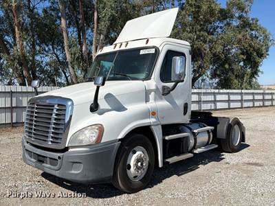 2016 Freightliner Cascadia Semi Truck