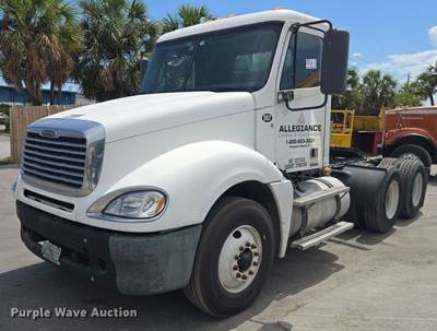 2007 Freightliner Columbia Semi Truck