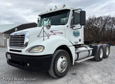 2007 Freightliner Columbia Semi Truck