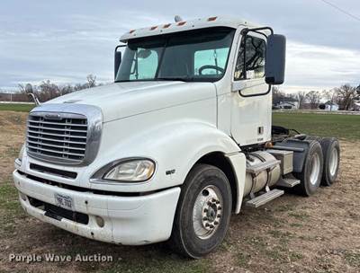 2007 Freightliner Columbia Semi Truck