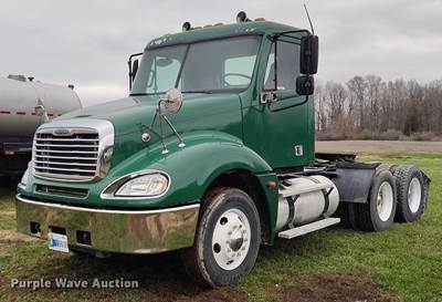 2006 Freightliner Columbia Semi Truck