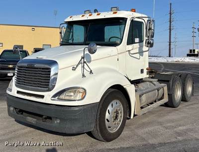 2001 Freightliner Columbia Semi Truck