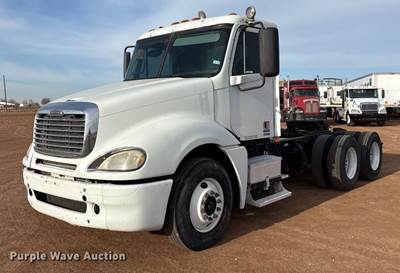 2009 Freightliner Columbia Semi Truck