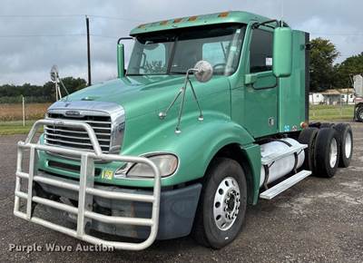 2015 Freightliner Columbia Semi Truck