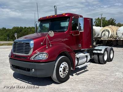 2017 Freightliner Columbia Semi Truck