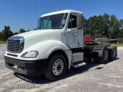 2011 Freightliner Columbia Semi Truck