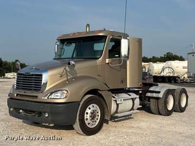 2013 Freightliner Columbia Semi Truck