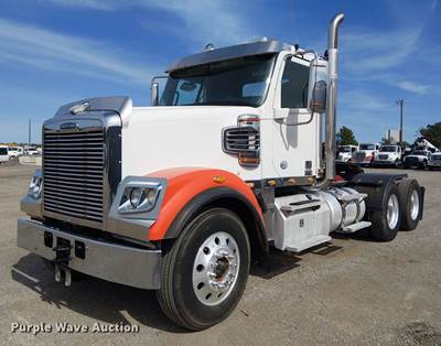 2018 Freightliner SD122 Semi Truck