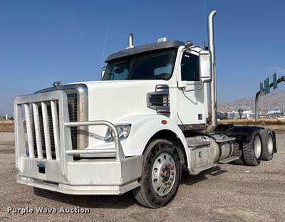 2013 Freightliner Coronado Semi Truck