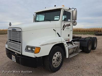 2001 Freightliner FLD Semi Truck