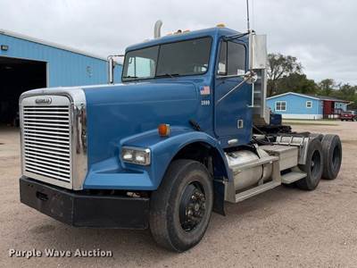1999 Freightliner FLD Semi Truck