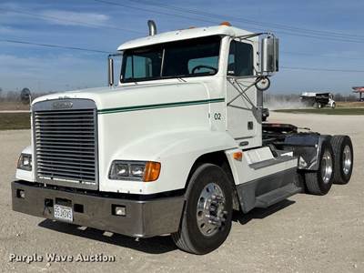 1999 Freightliner FLD120 Semi Truck