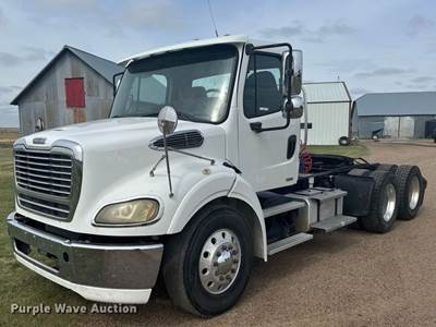 2012 Freightliner M2 112 Semi Truck