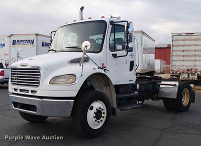 2007 Freightliner M2 Semi Truck