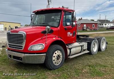 2006 Freightliner Business Class M2 Semi Truck