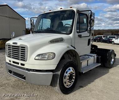 2015 Freightliner M2 Semi Truck