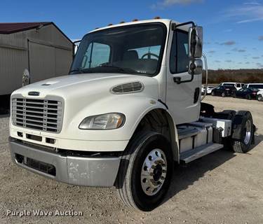 2015 Freightliner M2 Semi Truck