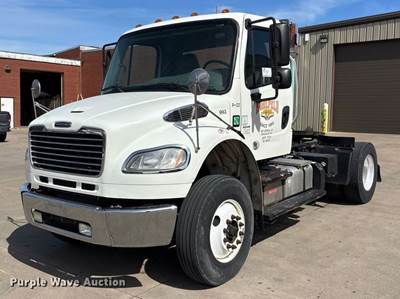 2017 Freightliner M2 Semi Truck