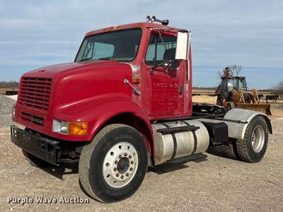 2000 International 8100 Semi Truck