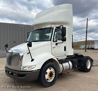 2004 International 8600 Semi Truck