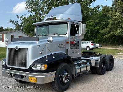 1998 International 9200 Semi Truck