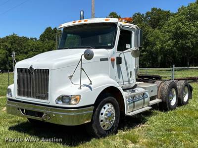 2001 International 9200i Semi Truck